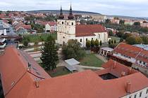 Dominikánský klášter v Uherském Brodě (v pozadí). Ilustrační foto.