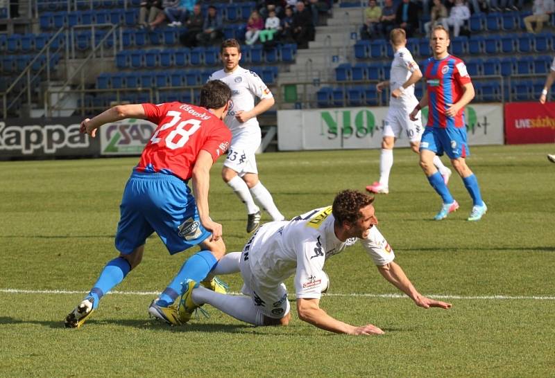 1. FC Slovácko - Plzeň. Marián Čišovský a Libor Došek.