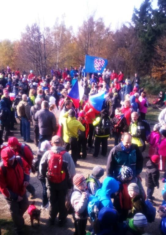 Na dva tisíce lidí si ve středu 28. října vyšláplo na nejvyšší vrchol Chřibů Brdo (587 m), kde si už pojedenácté připomněli výročí založení samostatného Československa.