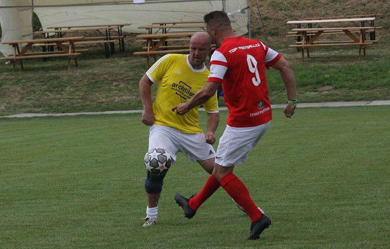 Fotbalisté Polešovic si na oslavy výročí 90 let pozvali Mercedes tým Petra Švancary.