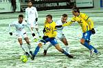 Fotbalisté Slovácka (v bílých dresech) hostili v předehrávce 19. kola FORTUNA:LIGY Teplice. Páteční duel poznamenalo vydatné sněžení.