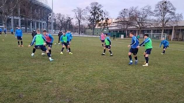 Fotbalisté třetiligového Slovácka B se ve Vídni utkali se záložním týmem Rapidu.