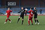 Fotbalisté Dolního Němčí (černé dresy) v zahajovacím utkání jubilejního dvacátého ročníku Gambrinus Cupu podlehli Mladcové 0:2.