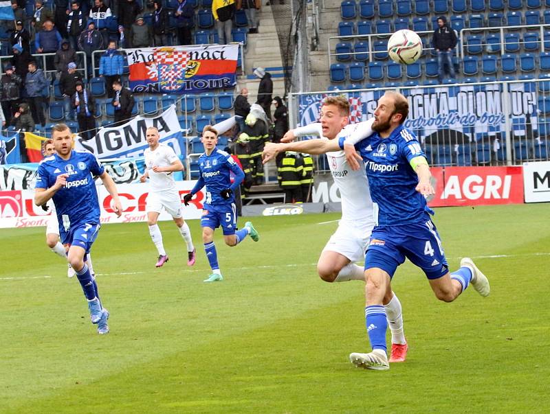 Fotbalisté Slovácka (bílé dresy) se ve 27. kole FORTUNA:LIGY utkali se Sigmou Olomouc.