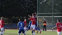 Fotbalisté Uherského Brodu (červené dresy) v 19. kole MSFL podlehli doma na Lapači Otrokovicím 2:3.