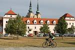 V CÍLI. Sto padesát účastníků Cyrilometodějské cyklopoutě 2013 dorazilo po sedmi dnech z Prahy na Velehrad.