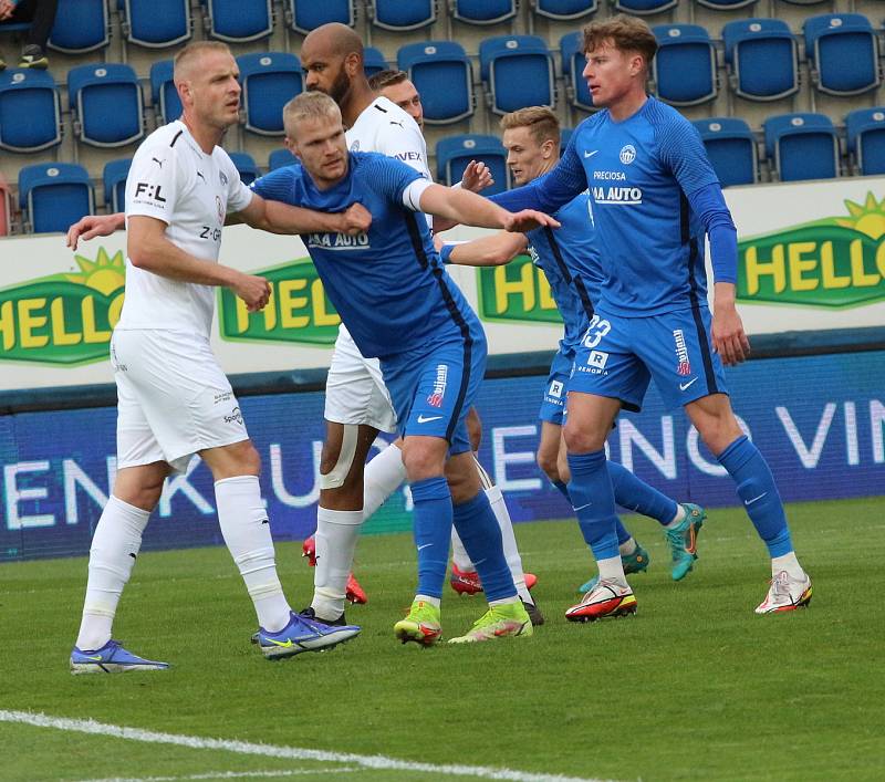 Fotbalisté Slovácka (bílé dresy) zakončili základní část FORTUNA:LIGY ve středu doma proti Liberci.