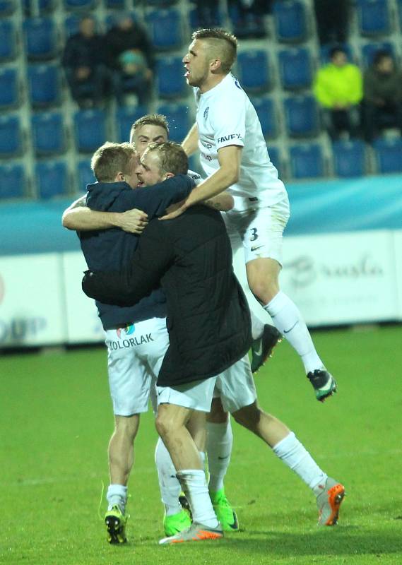 Fotbalisté 1. FC Slovácko (v bílém) porazili FK Mladá Boleslav 2:1.