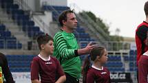 Fotbalisté Jalubí (žlutočerné dresy) zdolali ve finále Poháru OFS Jarošovský pivovar Stříbrnice 7:1. Utkání na stadionu ligového Slovácka sledovalo 1234 diváků.