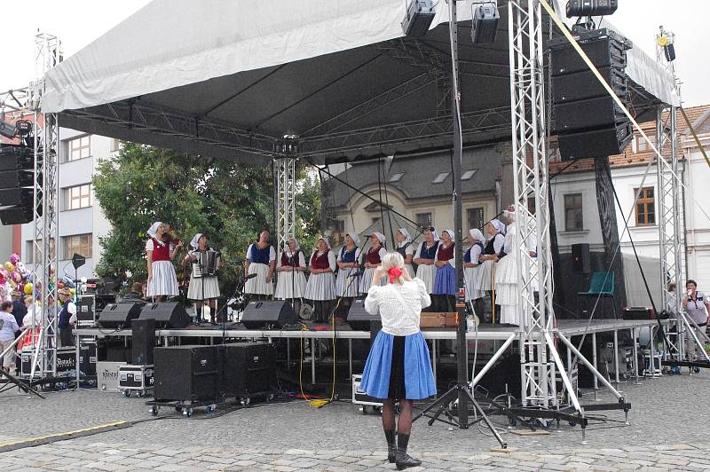 Východní Slovácko v Hradišti na Slováckých slavnostech vína a otevřených památek obsadilo místo Brodu Mariánské náměstí. Potřetí za sebou