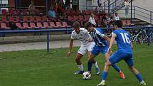 Fotbalisté Slovácka B (bílé dresy) ve 4. kole MSFL deklasovali Vítkovice 6:0.