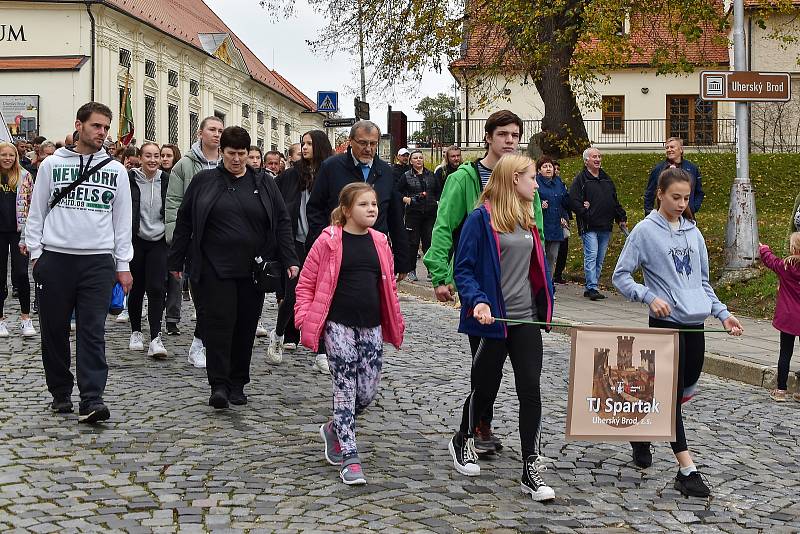 Historický průvod Broďanů a zástupců Přemyslovských měst prošel Uherským Brodem v sobotu 29. října odpoledne. Byl to jeden z vrcholů oslav 750 let od povýšení Uherského Brodu na královské město králem Přemyslem Otakarem II.