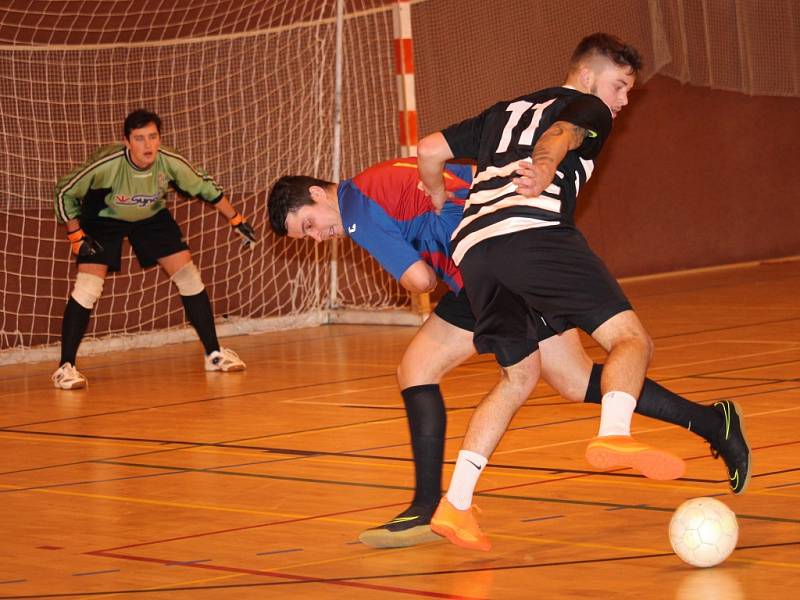 Futsalová Superfrankie liga: FC Efekt (v černobílém) – 4Fun_Team 1:2.