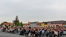 Stovky lidí se v nedělním podvečeru nechaly unášet desátým Velkomoravským koncertem ve Starém Městě.