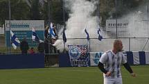 Fotbalisté Kunovic (modré dresy) v 11. kole krajské I. A třídy skupiny B i bez omluveného trenéra Chaloupky zdolali Těšnovice 2:1.