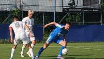 Fotbalisté Slovácka B (bílé dresy) v páteční předehrávce 32. kola MSFL remizovali na hřišti v Kunovicích s juniorkou Ostravy 2:2.