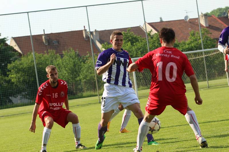 Uherský Brod - Hodonín 2:2 (0:1) Uherský Brod (v červeném).