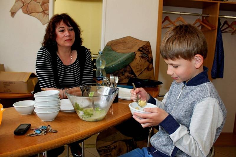 Kuchařky z Hluku vyučovaly se Slováckém muzeu přípravu jídel z vajec.