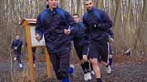 Fotbalisté 1. FC Slovácko zahájili přípravu na jarní část Gambrinus ligy. Na úvod je čekal výběh v Kunovském lese. Na snímku zleva Michal Kordula a Tomáš Košút.