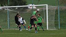 Fotbalisté Zlechova (zelené dresy) ve 20. kole krajské I. B třídy skupiny C přehráli doma Dolní Němčí 3:0.