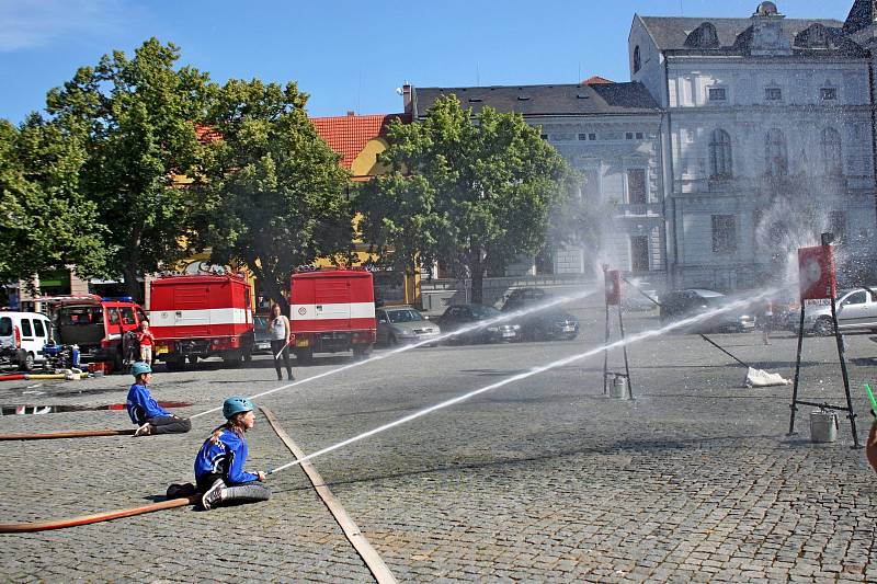 Mladí hasiči nebojovali při soutěži O pohár starosty OSH Uherské Hradiště lstí a zradou, ale fair play.
