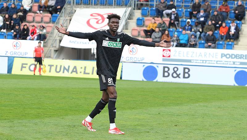 Fotbalisté Slovácka (bílé dresy) ve 28. kole FORTUNA:LIGY zdolali poslední Karvinou 3:1.