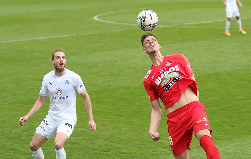 Fotbalisté Slovácka (v bílých dresech) se ve 28. kole FORTUNA:LIGY utkali se Zbrojovkou Brno.