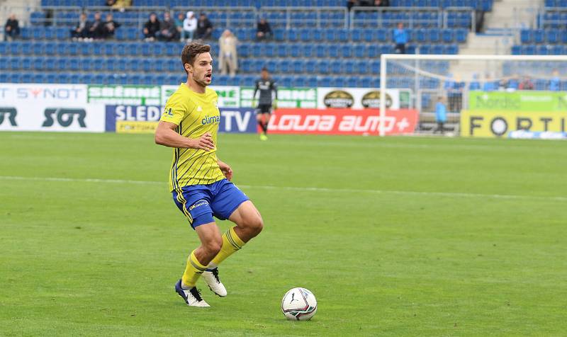 Sobotní derby v Uherském Hradišti opanovalo domácí Slovácko (bílé dresy), které zvítězilo nad Zlínem 3:0.