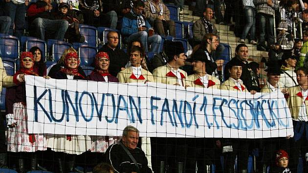 Folkloristé podpořili fotbalisty 1. FC Slovácko v zápase s pražskou Spartou.