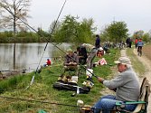 U VODY. 13. ročníku jarních rybářských závodů se v Kostelanech nad Moravou zúčastnilo 96 rybářů nejen ze Slovácka.
