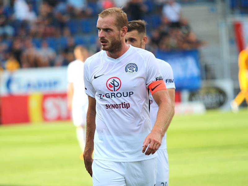 Fotbalisté Slovácka doma na podzim zdolali Ostravu i Olomouc, nyní chtějí skolit také krajského rivala ze Zlína. Na snímku je kapitán Vlastimil Daníček (vlevo).