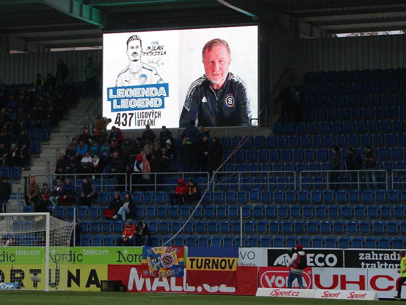 Fotbalisté Slovácka (bílé dresy) ve šlágru 15. kola FORTUNA:LIGY přehráli Spartu 4:0.