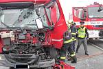 Dva nákladní automobily se srazily v pátek 22. září na silnici I/50 u stanice OMV směrem z Uherského Brodu na Bánov