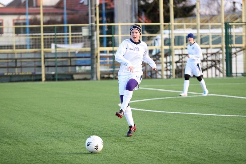 Fotbalistky Slovácka rakouského soupeře porazily těsně 2:1.