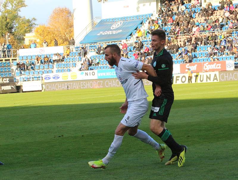 Fotbalisté Slovácka (bílé dresy) ve 12. kole FORTUNA:LIGY vyzvali pražské Bohemians 1905.