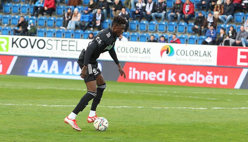 Fotbalisté Slovácka (bílé dresy) ve 28. kole FORTUNA:LIGY zdolali poslední Karvinou 3:1.