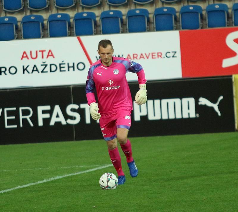 Fotbalisté Slovácka (v bílých dresech) ve 3. kole MOL Cupu přehráli druholigový Prostějov.