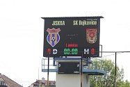 Fotbalisté Starého Města (žluté dresy) ve 20. kole I. A třídy skupiny B přivítali na Širůchu Bojkovice.