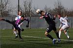 Fotbalisté Slovácka B (modré dresy) ve 20. kole MSFL přehrály Frýdek-Místek 5:1.