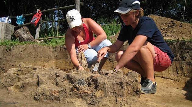 Objev se podařil brigádníkům při archeologickém výzkumu na Modré.