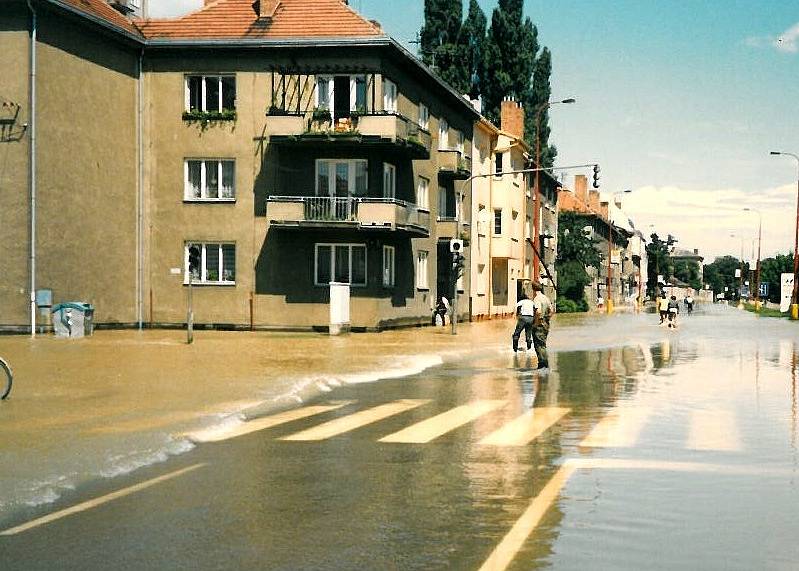 Povodeň v červenci 1997 v Uherském Hradišti. Třída Maršála Malinovského.