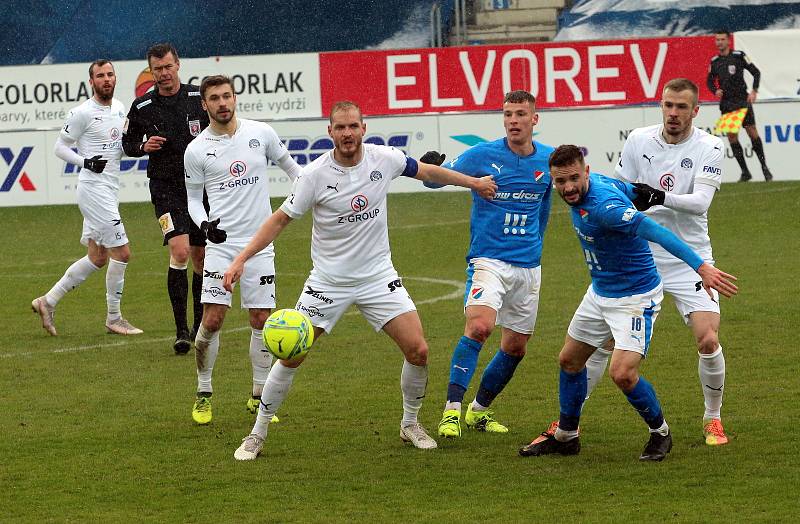 Fotbalisté Slovácka (v bílých dresech) se ve 24. kole FORTUNA:LIGY utkali s Baníkem Ostrava.