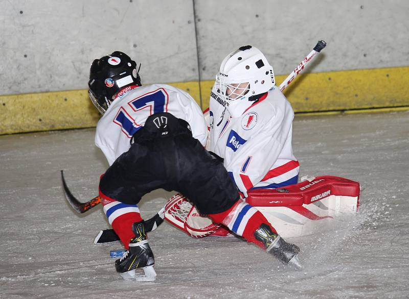 Velká radost ze hry byla vidět na všech malých hokejistech, kteří se v sobotu 18. listopadu zúčastnili v Uherském Hradišti turnaje 2. tříd. Domácím Hradišťanům se dařilo, s Brumovem a Uherským Ostrohem vyhráli všechny čtyři zápasy. (ms)