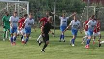 Fotbalisté Uherského Brodu (červené dresy) porazili v 1. kole MOL Cupu Viktorii Otrokovice 2:1 po prodloužení.