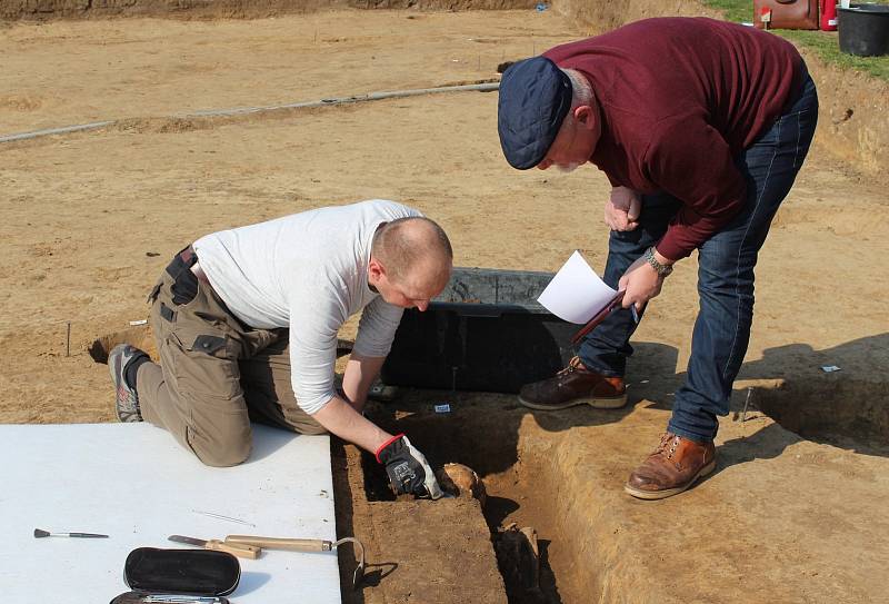 Před zahájením výkopových prací pro klenotnici Velké Moravy ve skanzenu Modrá bylo třeba provést záchranný archeologický výzkum.