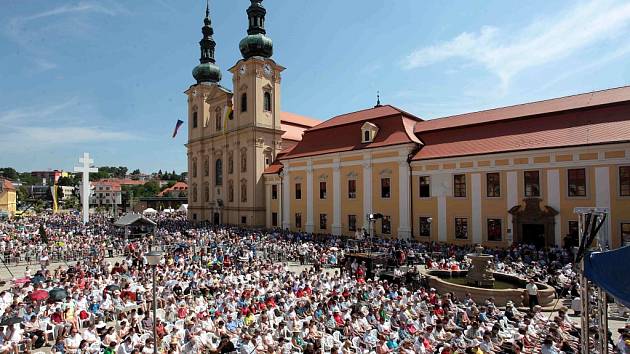 Z Velehradu do Mikulova. Lidé projdou dávné stezky, Rakušanům předají  štafetu - Břeclavský deník