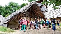 Archeoskanzen na Modré žil po dobu dvou týdnů programem pro školy s názvem Velká Morava.