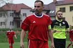 Fotbalisté Nedakonic (červené dresy) remizovali v prvním kole okresního přeboru Uherskohradišťska doma s Jalubím 3:3. 