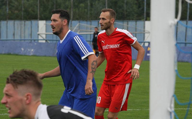 Fotbalisté Kunovic (v modrých dresech)  v 5. kole I. A třídy skupiny odlehli favorizovaným Osvětimanům 2:4.