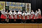 MIKULÁŠSKÉ ZPÍVÁNÍ. Tradičního Mikulášského zpívání se v Nedakonicích zúčastnilo dvaasedmdesát zpěváků a zpěvaček ze Slovácka.